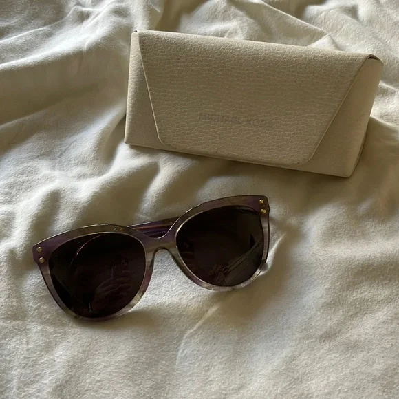 Michael Kors Brown Oversized Cat-Eye Sunglasses Atlanta Sunglasses in TORTOISE | Michael Kors [KZ] main image 3